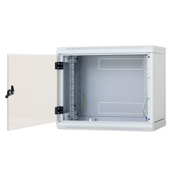 Rack de perete Triton sectiune simpla 15U 600mm adancime usa sticla panouri laterale detasabile, sectiuni acces cabluri sus/jos/spate securizare cu cheie, 1 pereche montanti reglabili, fabricat din tabla galvanizata IP30 gri