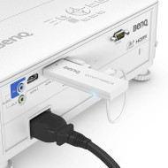 Proiector BENQ TH585P, DLP, FHD 1920*1080, 3500 lumeni, 10.000:1, 16:9, lampa 4000 ore/ 15.000 ore, zoom 1.1x, 2* HDMI, MHL, USB tip A, RS232, boxa 10W, telecomanda cu baterii incluse, potrivit pentru jocuri de consola, culoare alb